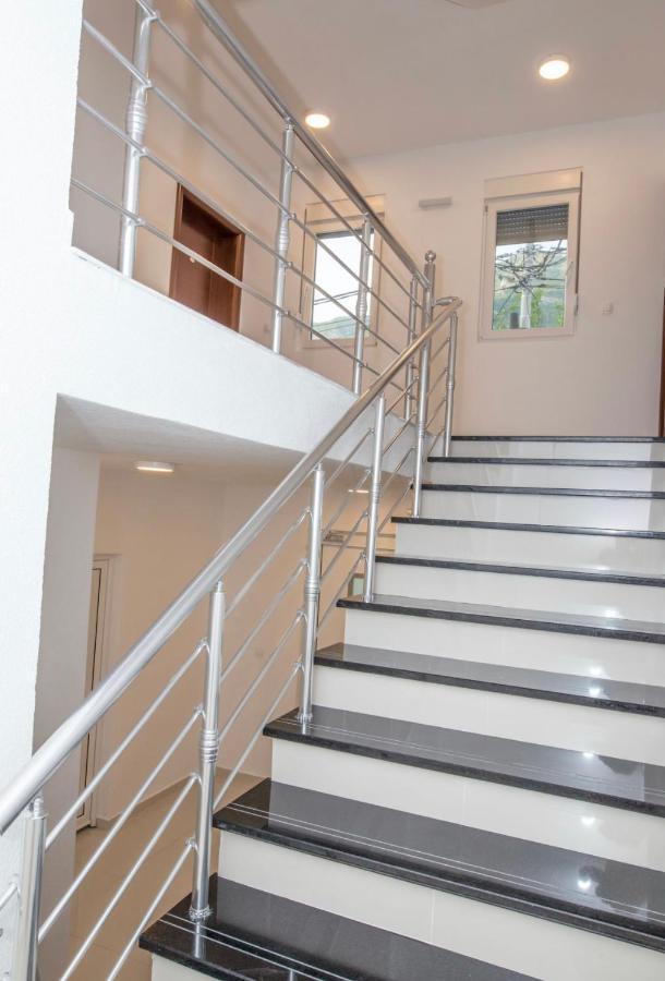 Apartmani Nela Sutomore Esterno foto